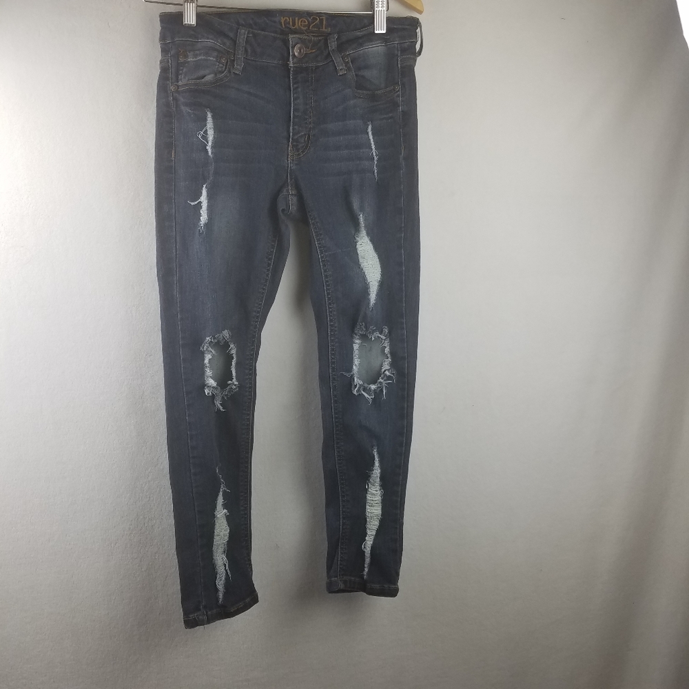 Junior's Rue 21 Ripped Skinny Jeans size 8.
